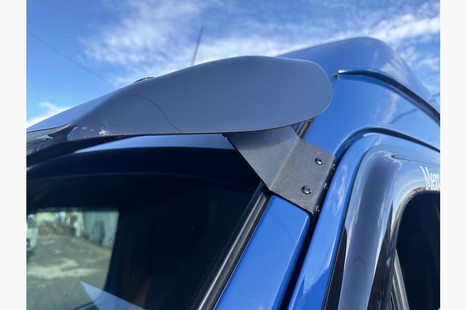 Mercedes Sprinter W901/902/903/904/905 1995–2006 Slnečná clona na čelné sklo (čierny lesk, 5 mm) Fotografia 5