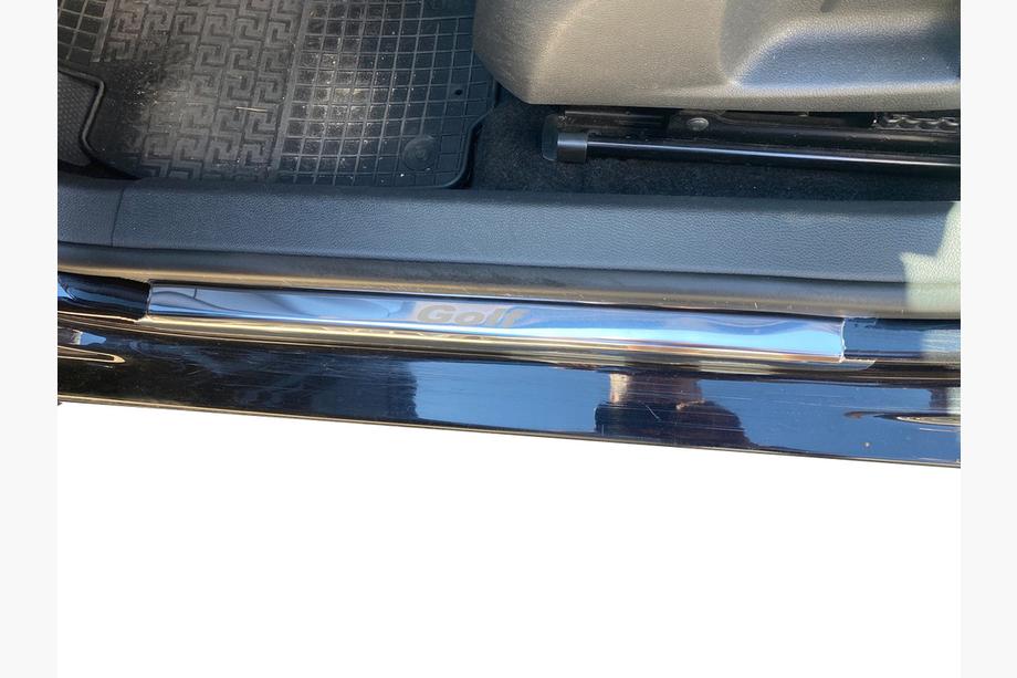 Volkswagen Golf 6 2008–2014 Nerezové kryty prahov Carmos V1 Fotografia 3