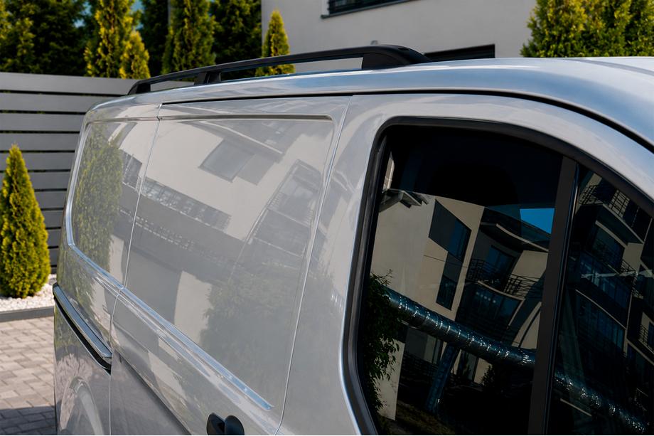 Ford Custom 2013–2022 Strešné lyžiny Skyport (2 ks, čierne) Krátky rázvor Image
