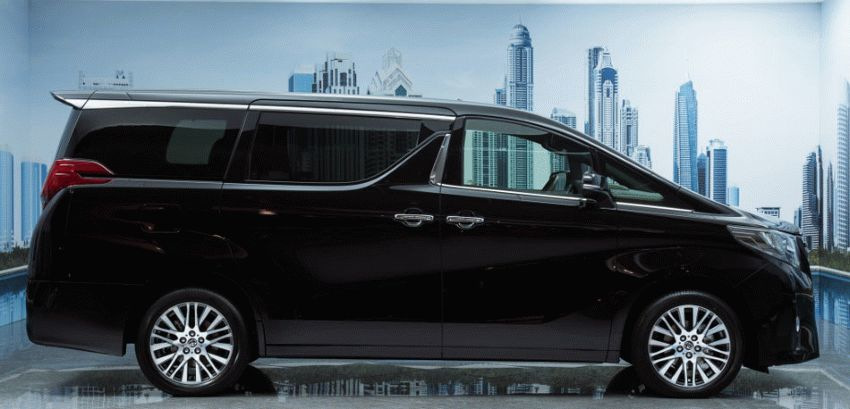 Luxusný minivan Toyota Alphard tretej generácie