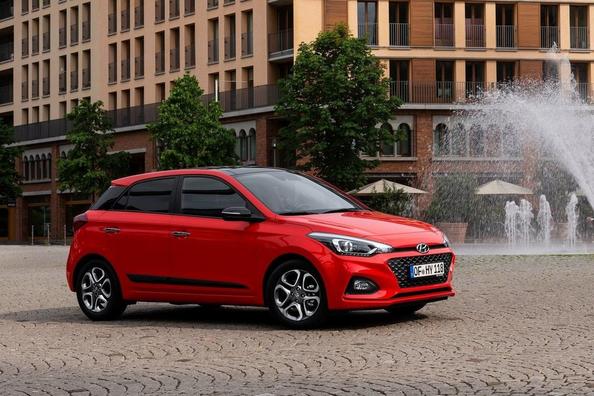 Modernizovaný päťdverový hatchback Hyundai i20 Fotografia 1
