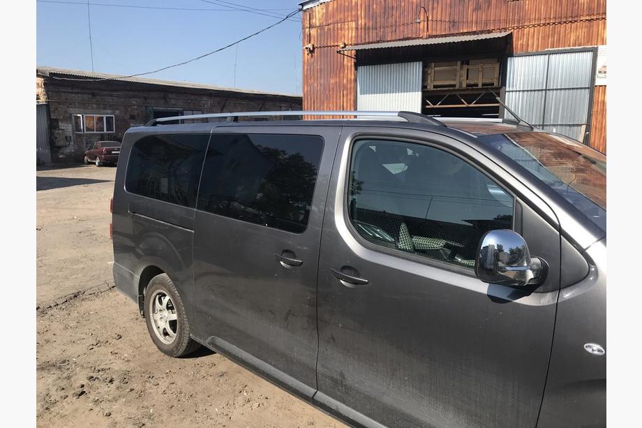 Toyota Proace 2016– Chrómové strešné lyžiny Dlhý rázvor, plastová pätka Fotografia 2