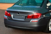 BMW 5. rad F10/F11 2010–2016 Nerezová lišta nad ŠPZ SD fotografia 2