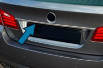 BMW 5. rad F10/F11 2010–2016 Nerezová lišta nad ŠPZ SD fotografia 1