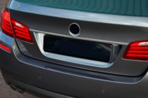 BMW 5. rad F10/F11 2010–2016 Nerezová lišta nad ŠPZ SD fotografia 5