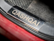 Nissan Qashqai 2010–2014 Nerezové kryty na plastové prahy (4 ks) fotografia 3