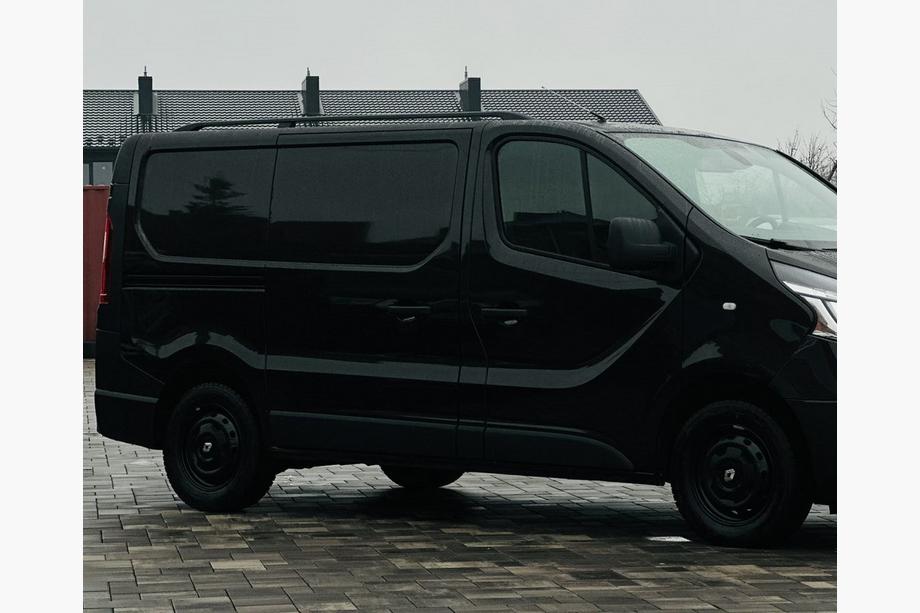 Nissan NV300/Primastar 2016– Čierne strešné lyžiny Dlhý rázvor, plastové pätky Fotografia 2