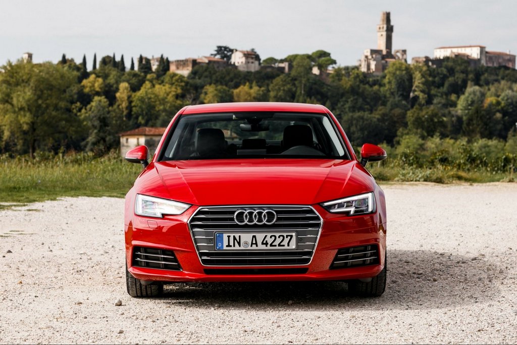 Piata generácia sedanu Audi A4