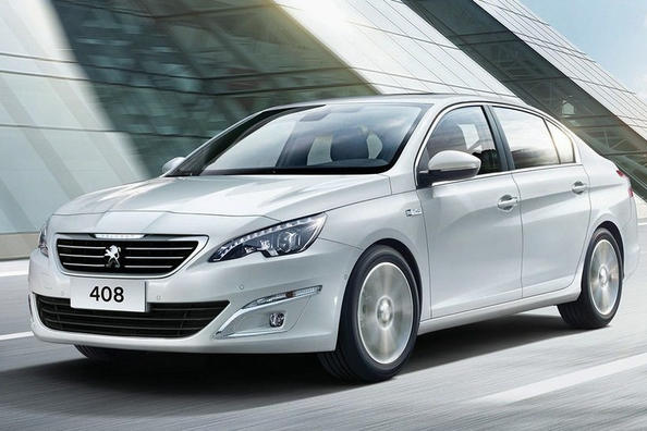 Recenzia lacného sedanu Peugeot 408