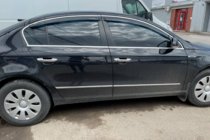Volkswagen Passat B6 2006–2012 Okenné deflektory s chrómovou lištou SD (4 ks, HIC) fotografia 3
