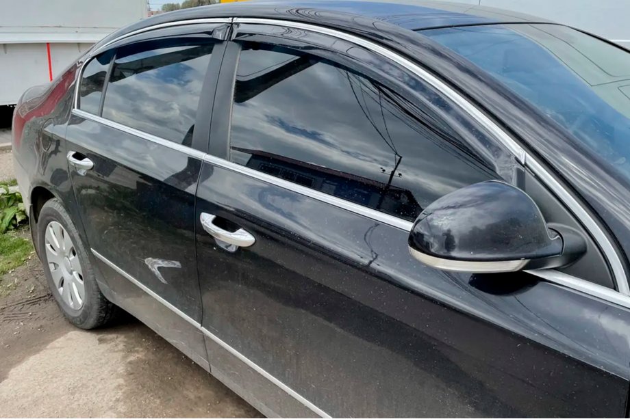 Volkswagen Passat B6 2006–2012 Okenné deflektory s chrómovou lištou SD (4 ks, HIC) Image