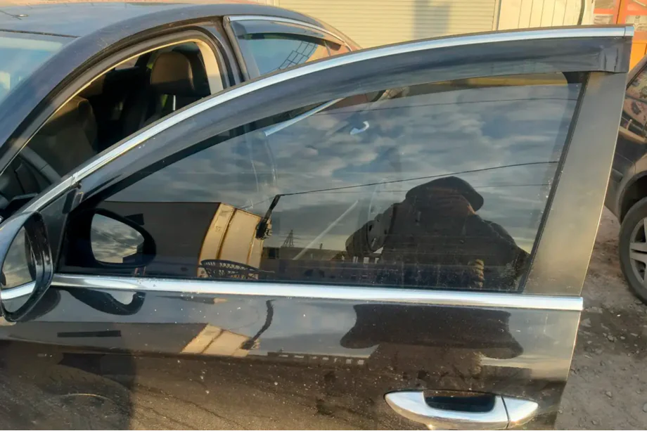 Volkswagen Passat B7 2012–2015 Okenné deflektory s chrómovou lištou SD (4 ks, EU, HIC) Fotografia 7