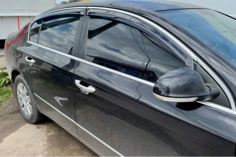 Volkswagen Passat B7 2012–2015 Okenné deflektory s chrómovou lištou SD (4 ks, EU, HIC) Fotografia 1