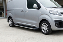 Citroen Jumpy/Dispatch 2017– Bočné prahy Maya V1 (2 ks, hliník) fotografia 1
