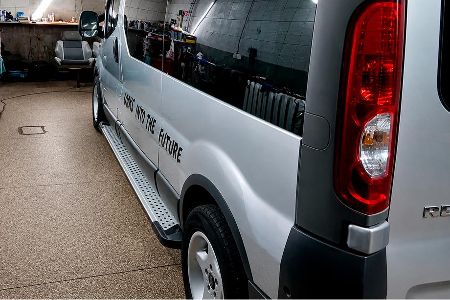 Opel Vivaro 2001–2015 Bočné nášľapy Allmond Grey (2 ks, hliník) Dlhý rázvor Fotografia 5