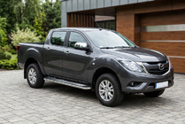 Mazda BT-50 2012– Bočné nášľapy Maydos v2 (2 ks, hliník ↗ nerez) fotografia 1