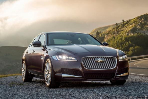 Prémiový sedan Jaguar XF druhej generácie