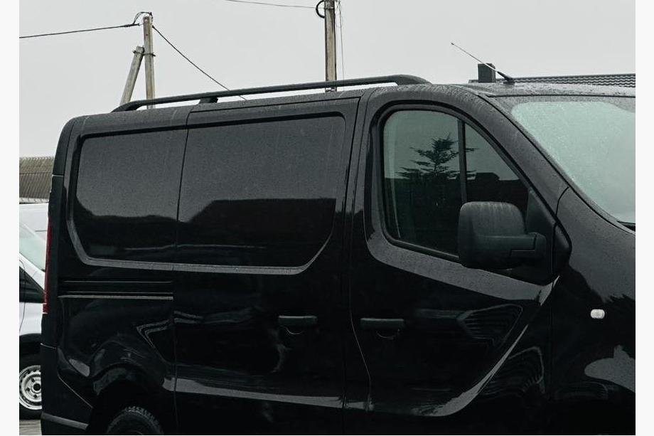 Fiat Talento 2016– Čierne strešné lyžiny Image