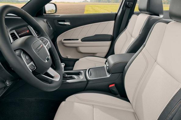 Športový sedan Dodge Charger siedmej generácie Fotografia 3