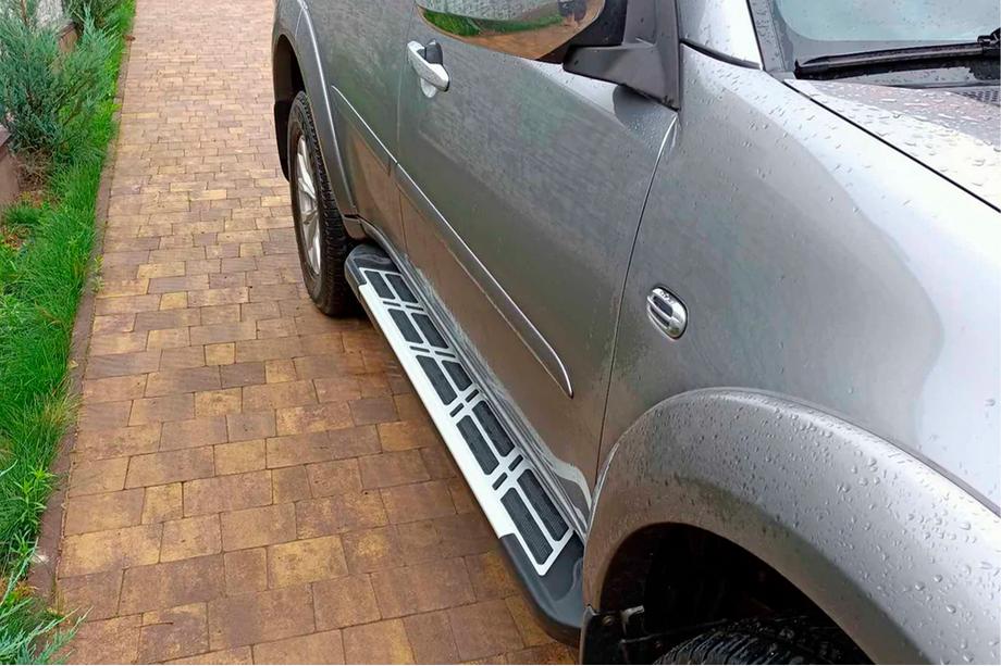 Mitsubishi Pajero Sport 2008–2015 Bočné prahy Sunrise (2 ks, hliník) Image