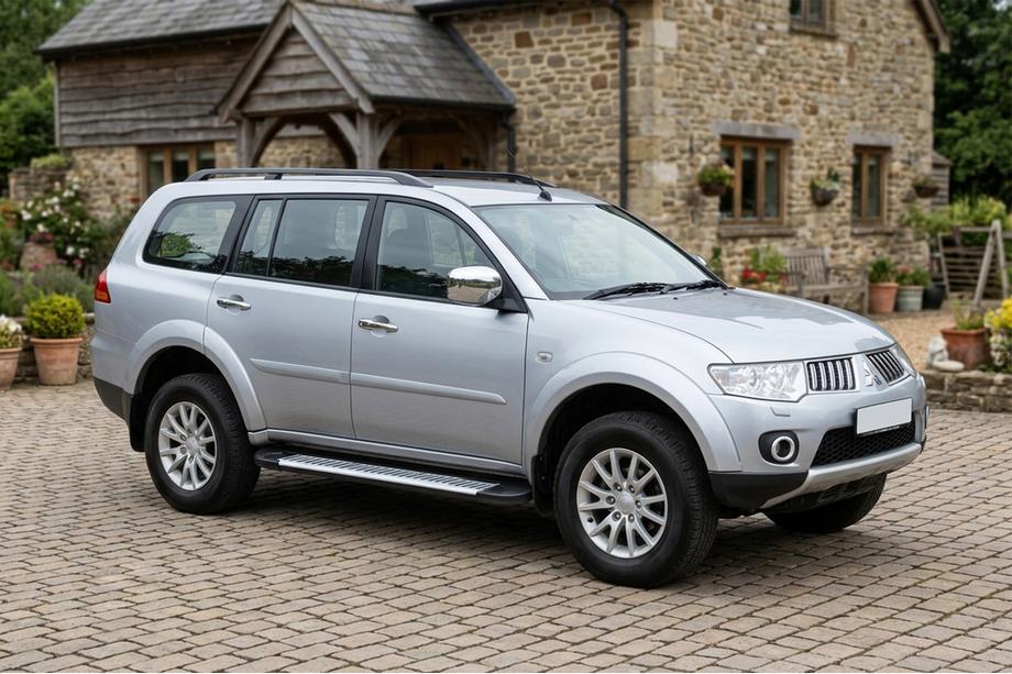 Mitsubishi Pajero Sport 2008–2015 Bočné nášľapy Line (2 ks, hliník) Image