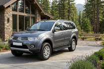 Mitsubishi Pajero Sport 2008–2015 Bočné nášľapy RedLine Black (2 ks, hliník) fotografia 1