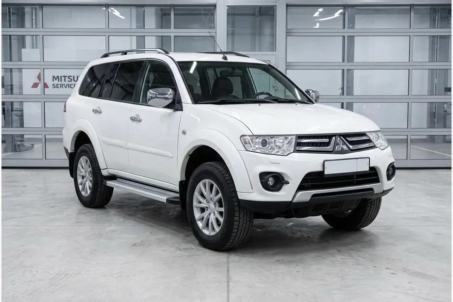 Mitsubishi Pajero Sport 2008–2015 Bočné nášľapy Maya V2 (2 ks, hliník) Image