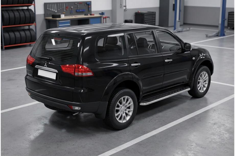 Mitsubishi Pajero Sport 2008–2015 Bočné nášľapy Maydos V1 (2 ks, hliník / nerez) Image