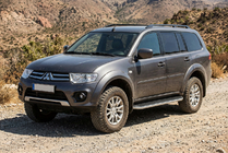 Mitsubishi Pajero Sport 2008–2015 Bočné nášľapy Tayga (2 ks, hliník) fotografia 1