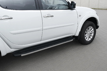 Mitsubishi Pajero Sport 2008–2015 Bočné prahy Fullmond (2 ks, hliník) fotografia 1