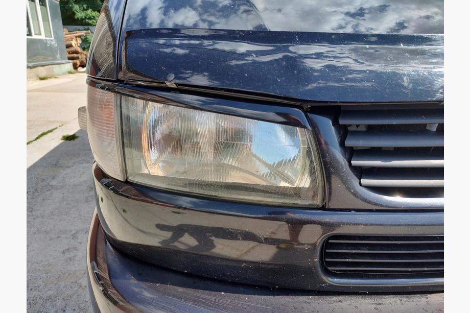 Volkswagen T4 Transporter 1990–2003 Obočie na svetlá – rovná kapota (2 ks) Matná čierna Fotografia 3