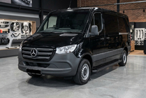 Mercedes Sprinter W907/W910 2018– Bočné nášľapy Allmond Black (2 ks, hliník) Stredný rázvor – zadný náhon fotografia 1