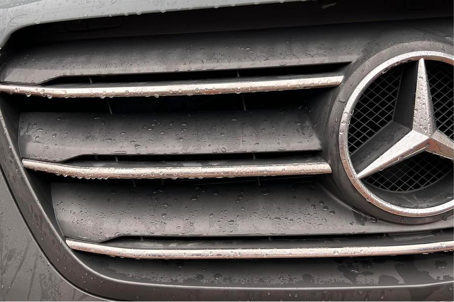 Mercedes Sprinter W907/W910 2018– Lišty na mriežku (5 ks, nerez) OmsaLine – talianska nehrdzavejúca oceľ Fotografia 3