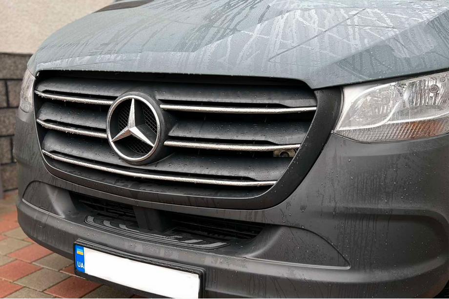 Mercedes Sprinter W907/W910 2018– Lišty na mriežku (5 ks, nerez) Image
