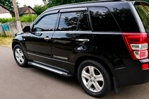 Suzuki Grand Vitara 2005–2017 Bočné nášľapy Allmond Grey (2 ks, hliník) fotografia 1
