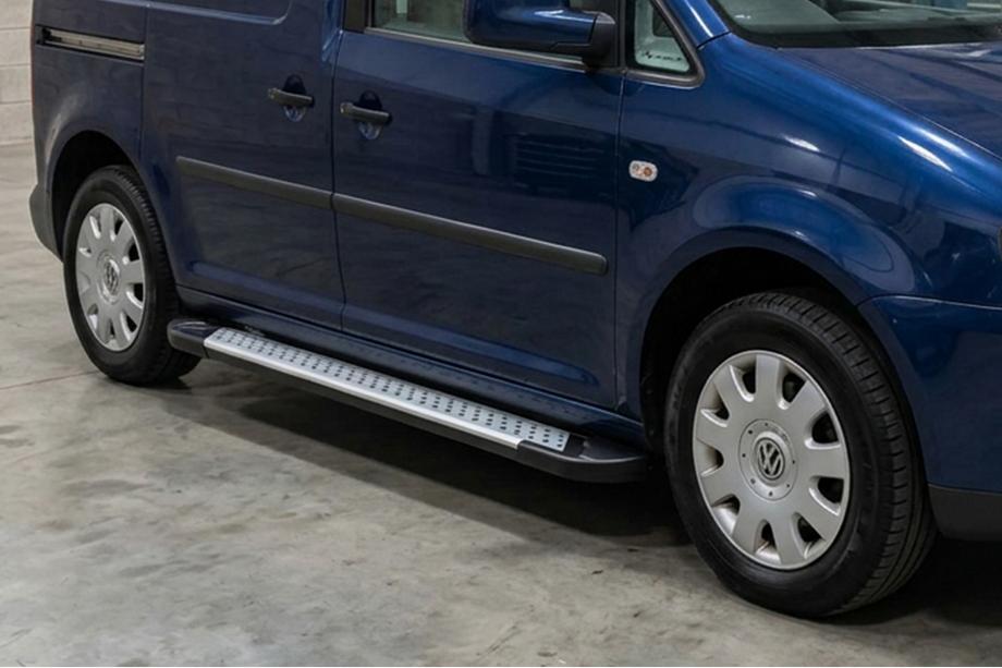 Volkswagen Caddy 2010–2015 Bočné nášľapy typu X5 (2 ks, hliník) Maxi rázvor Image