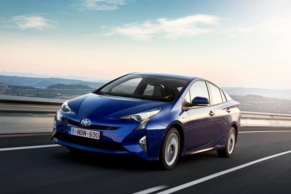 Štvrtá generácia hybridného hatchbacku Toyota Prius Fotografia 10