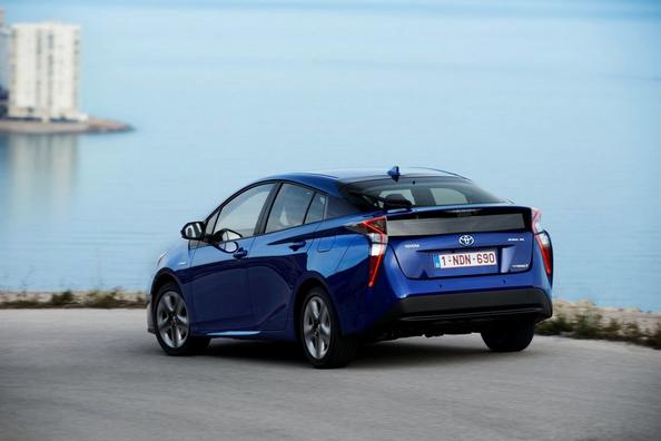 Štvrtá generácia hybridného hatchbacku Toyota Prius Fotografia 8