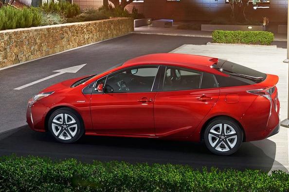 Štvrtá generácia hybridného hatchbacku Toyota Prius Fotografia 3