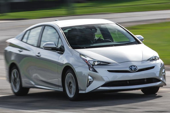 Štvrtá generácia hybridného hatchbacku Toyota Prius Fotografia 2