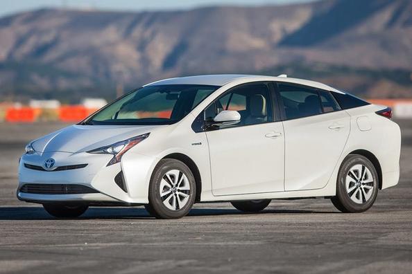 Štvrtá generácia hybridného hatchbacku Toyota Prius Fotografia 1