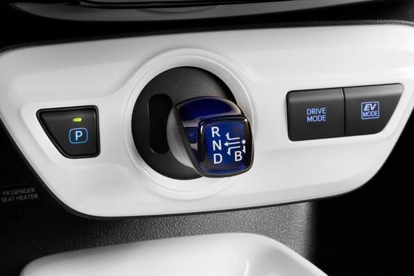 Štvrtá generácia hybridného hatchbacku Toyota Prius Fotografia 5