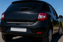 Dacia Sandero 2013–2020 Nerezová lišta na hranu kufra fotografia 1