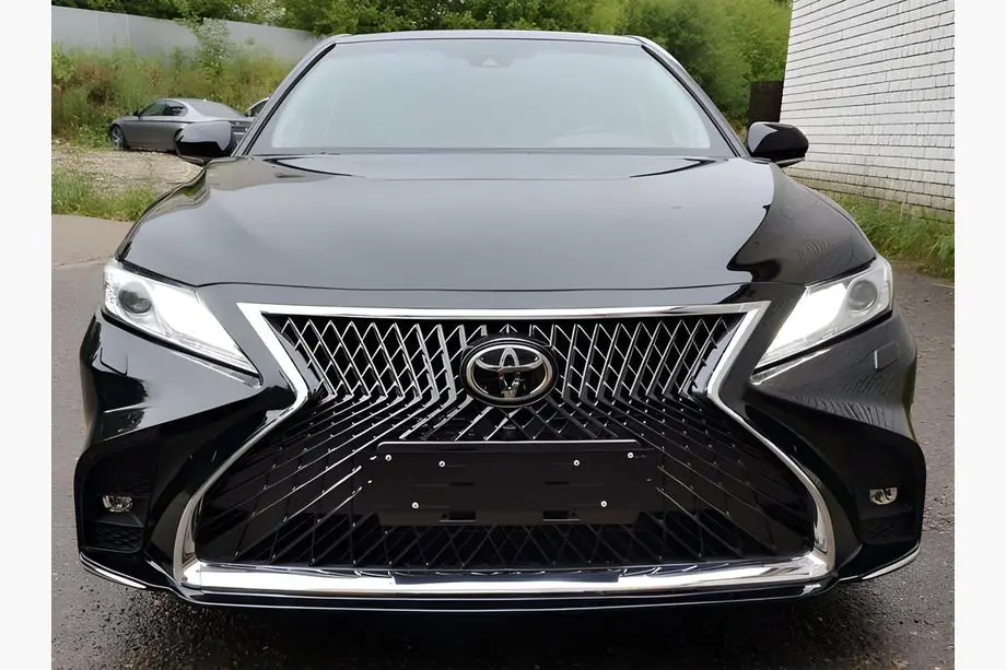 Toyota Camry 2017–2023 Kompletný bodykit Lexus LS style Fotografia 2