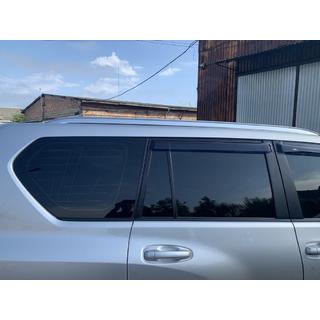 Strešné lyžiny v dizajne Lexus (2 ks, sivé) Toyota Land Cruiser Prado 150 2009–2023 fotografia 4