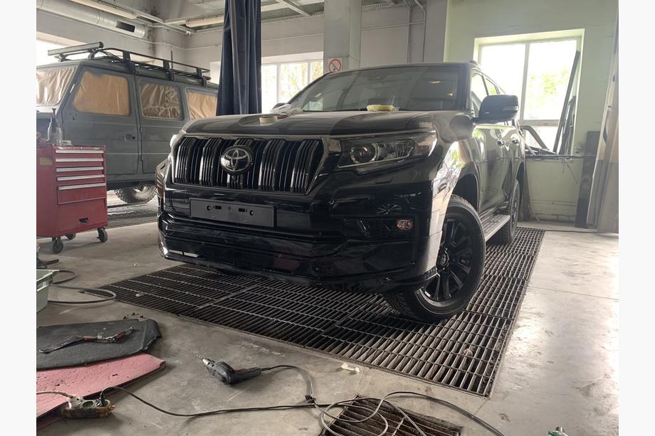 Toyota Land Cruiser Prado 150 2009–2023 Lišty predného a zadného nárazníka Modelista V1 (2017-) Čierna farba Fotografia 14