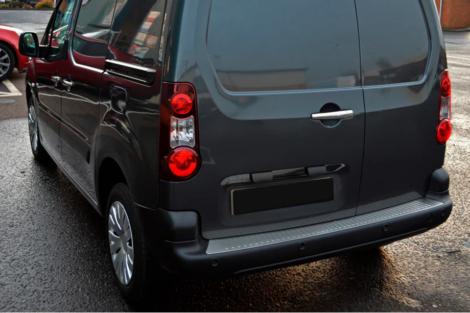 Citroen Berlingo 2008–2018 Nerezový kryt zadného nárazníka Omsa Line Fotografia 4