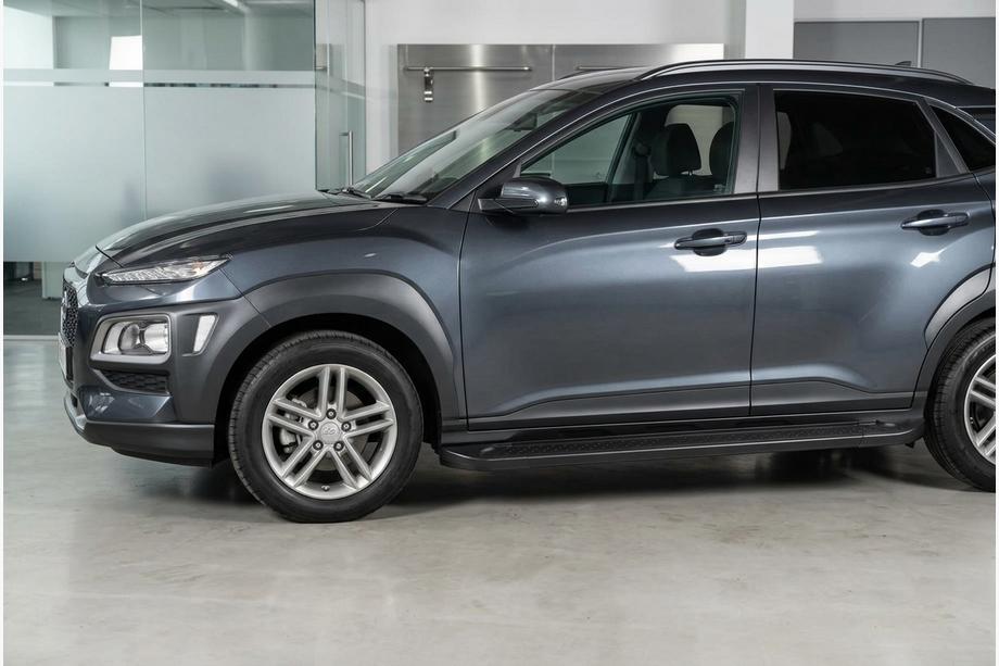 Hyundai Kona 2017–2023 Bočné nášľapy Allmond Black (2 ks, hliník) Image