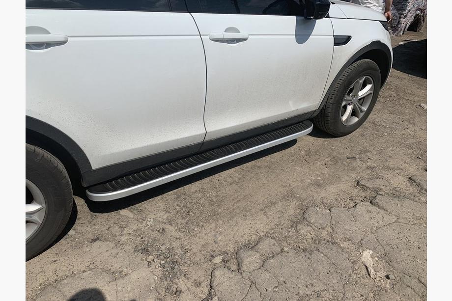 Land Rover Discovery Sport 2014– Bočné prahy Tayga Grey (2 ks, hliník) 2019+ Fotografia 4