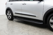 Kia Niro 2016–2021 Bočné prahy Tayga Black (2 ks, hliník) fotografia 1